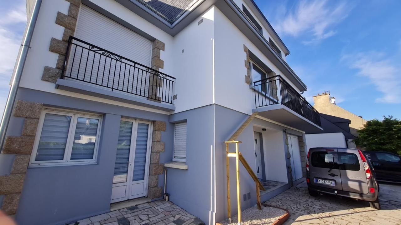 Update Location Lanester Exterior photo